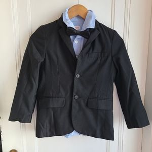 Cat 🐈 & Jack  Boys' suit, long sleeve shirt and tie bow.